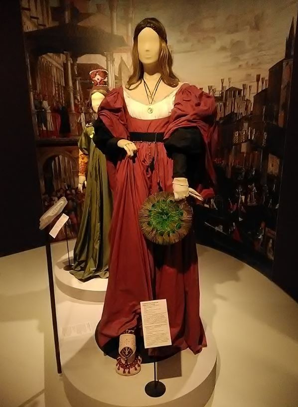 Les parfums de la Renaissance - reconstitution d'une robe de vénitienne au début du XVIème