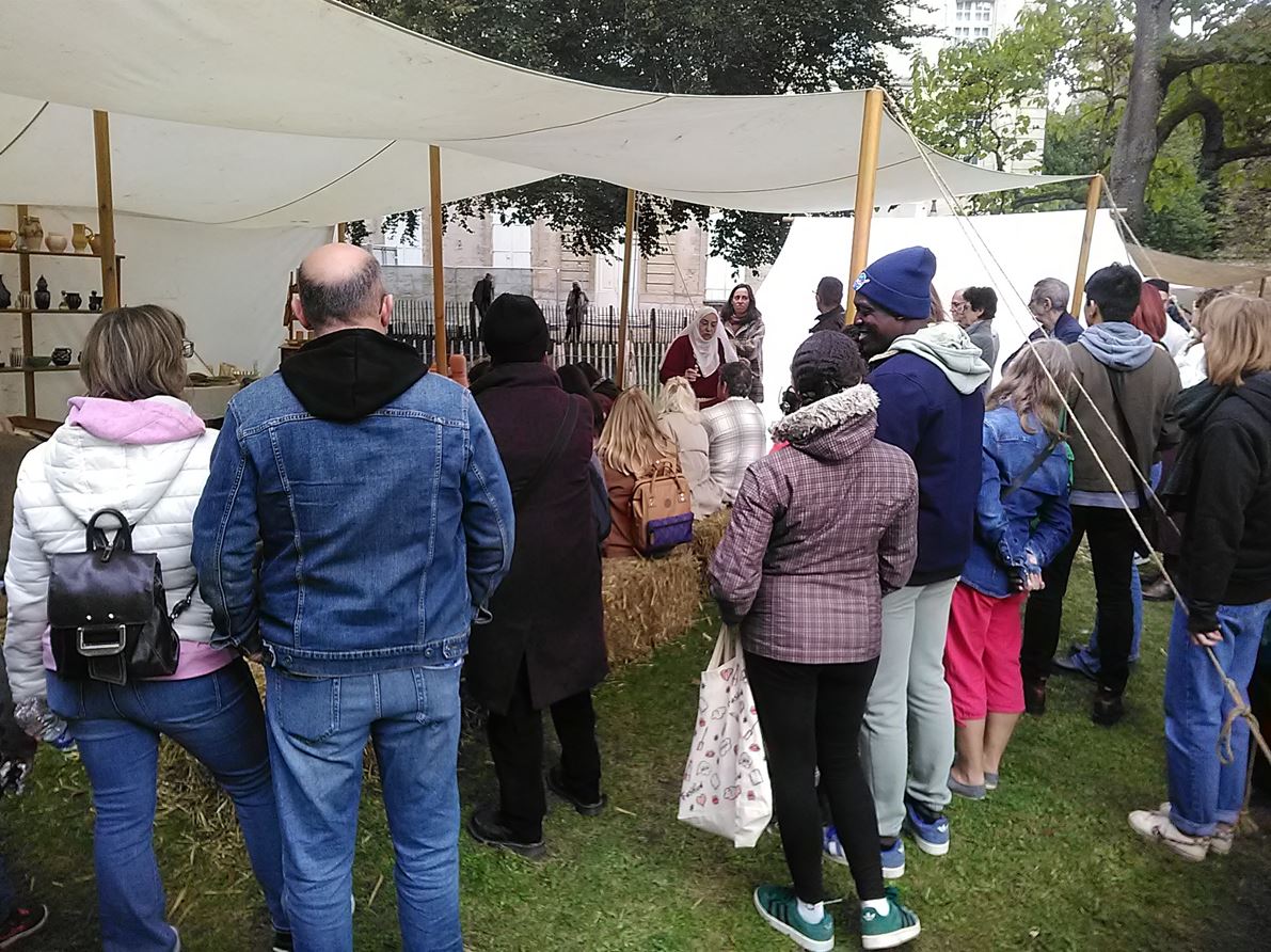 Les visiteurs sous notre auvent le samedi