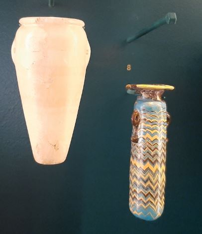 Vase à khol et alabastron