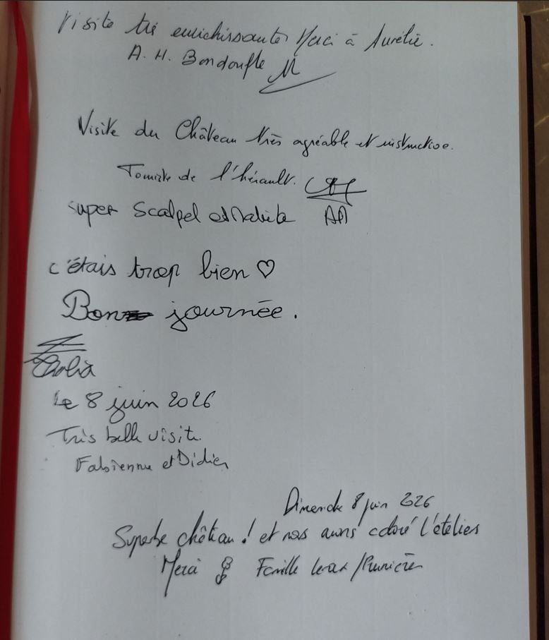 Une page du livre d'or du château