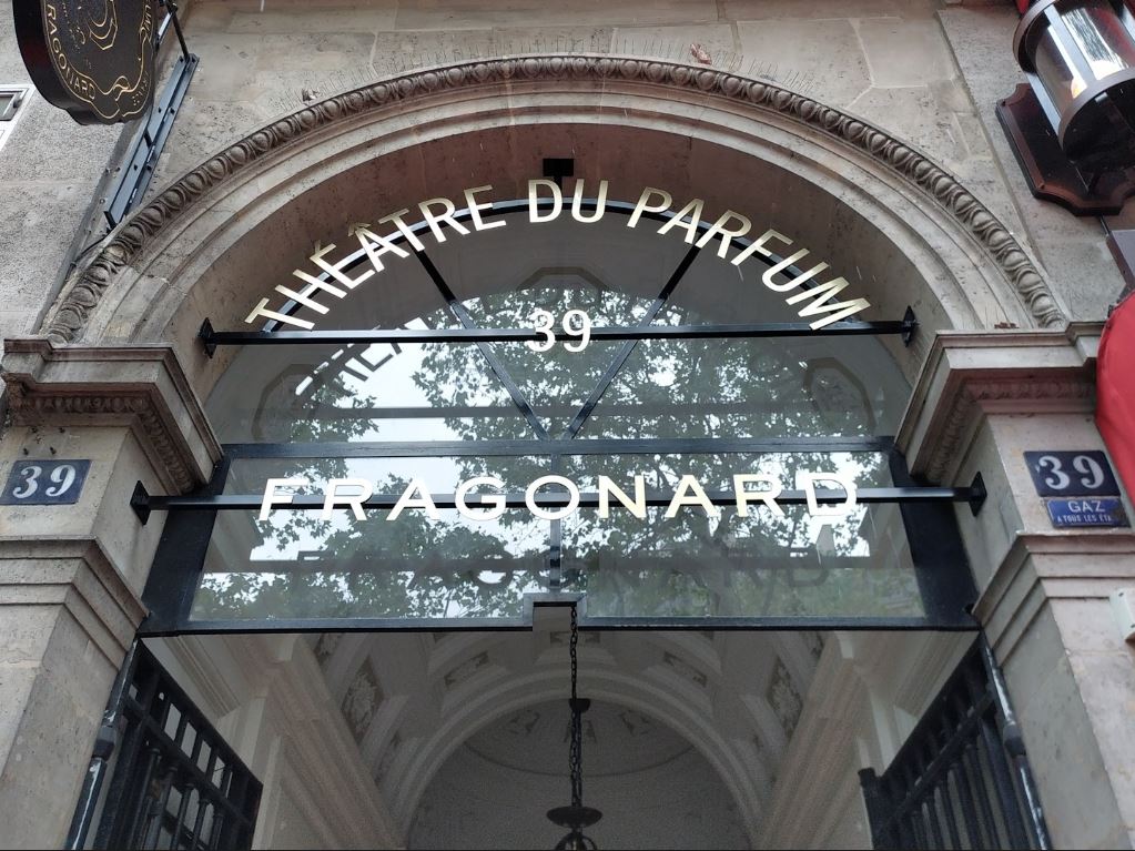 Entrée du théâtre des parfums Fragonard